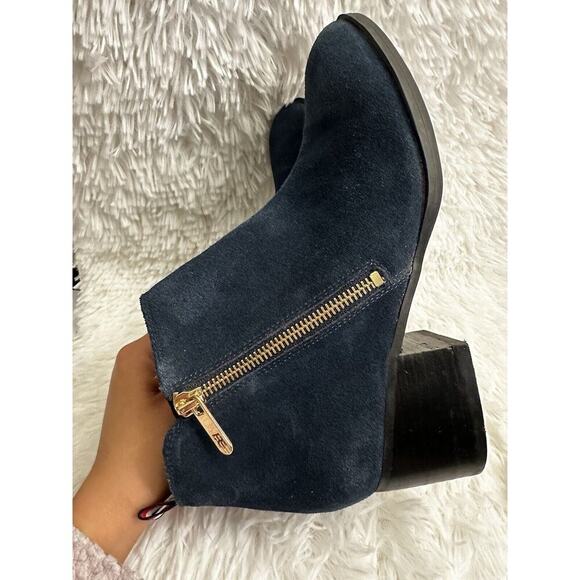 Tommy Hilfiger Women's Sz‎ 7 Ankle Boots Suade Round Toe Block 2in Heels Blue - Picture 1 of 10